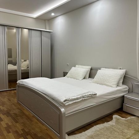 Dry Lake Apartment تيرانا المظهر الخارجي الصورة