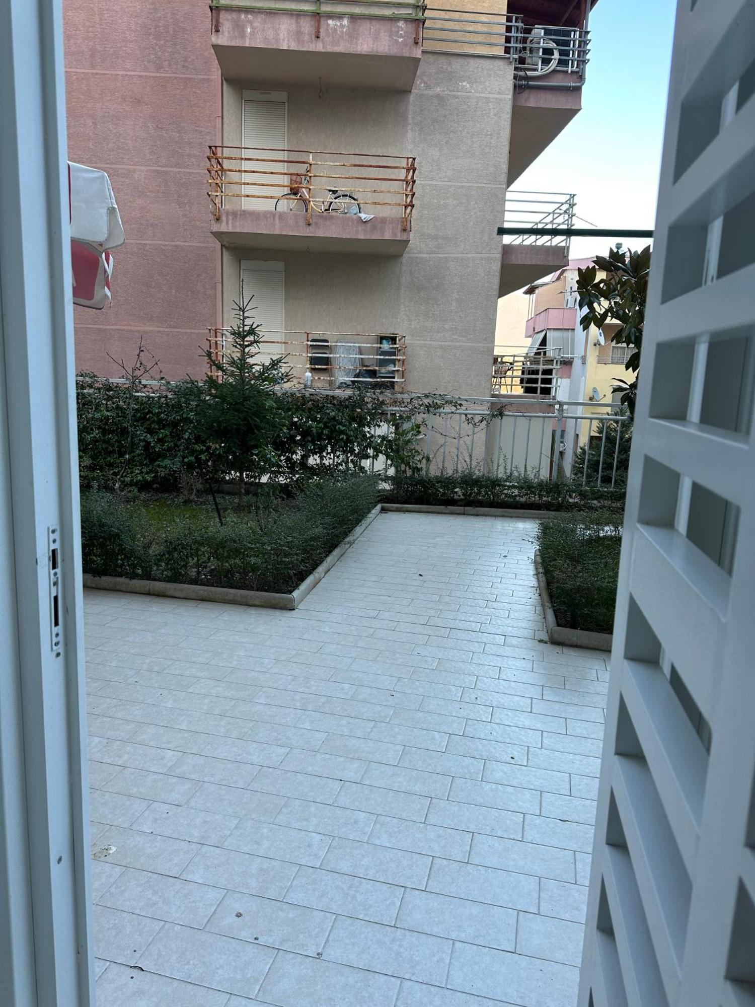 Dry Lake Apartment تيرانا المظهر الخارجي الصورة